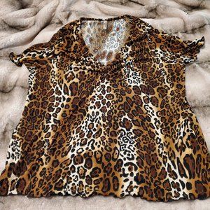 Womens scalloped short sleeve leopard print